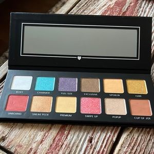 Boxy charm eye shadow palette